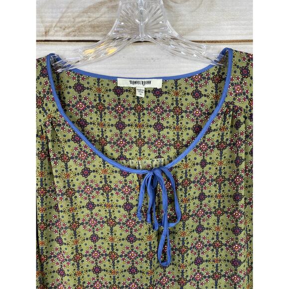 Anthropologie Daniel Rainn Top Womens M Green Medallion Keyhole Sheer Roll Tab - Picture 3 of 10